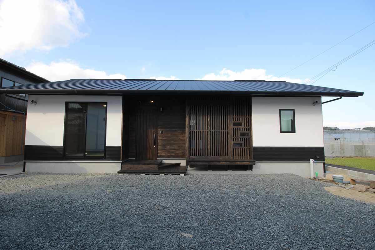 事例_平屋外観外壁漆喰