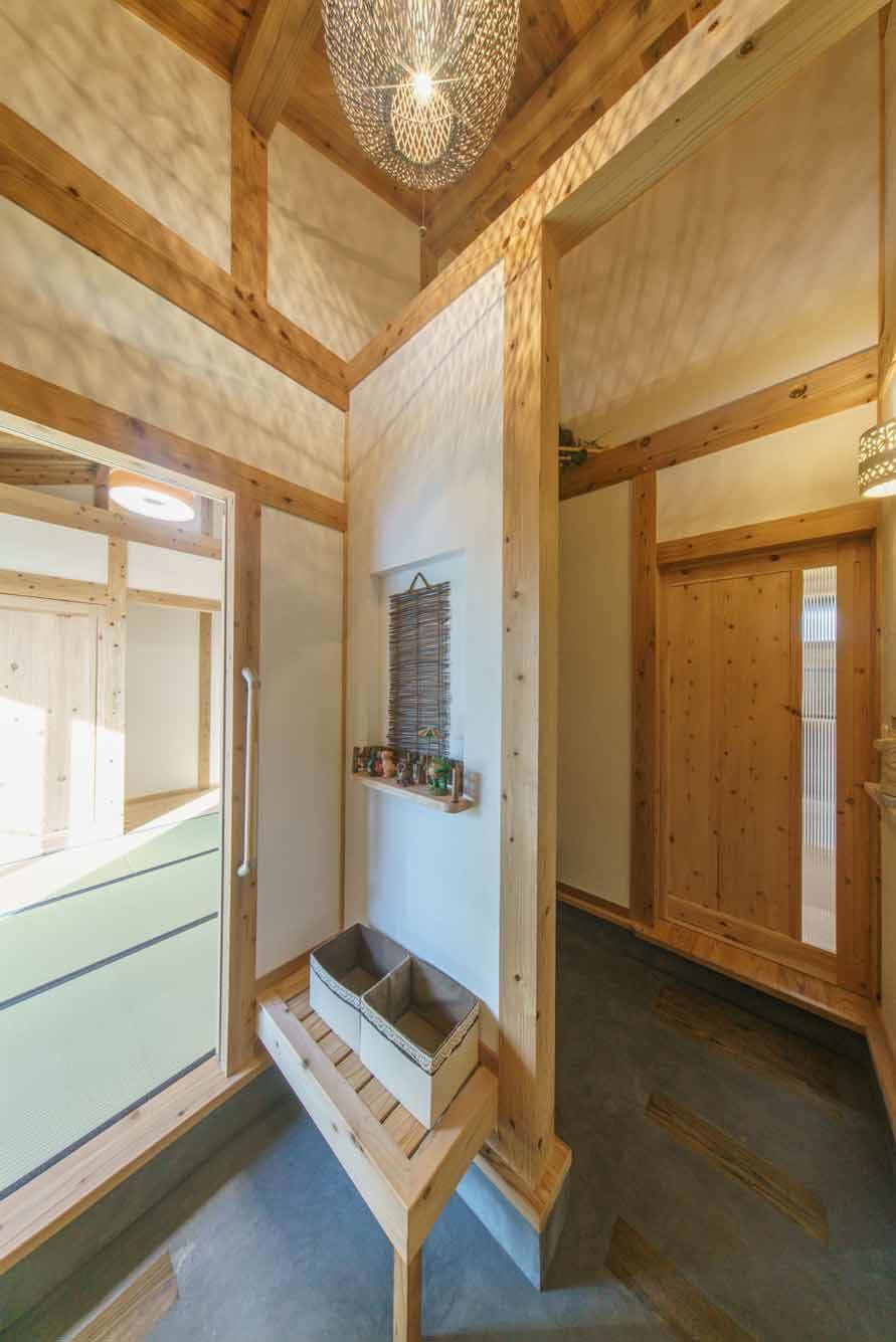 事例_玄関土間漆喰