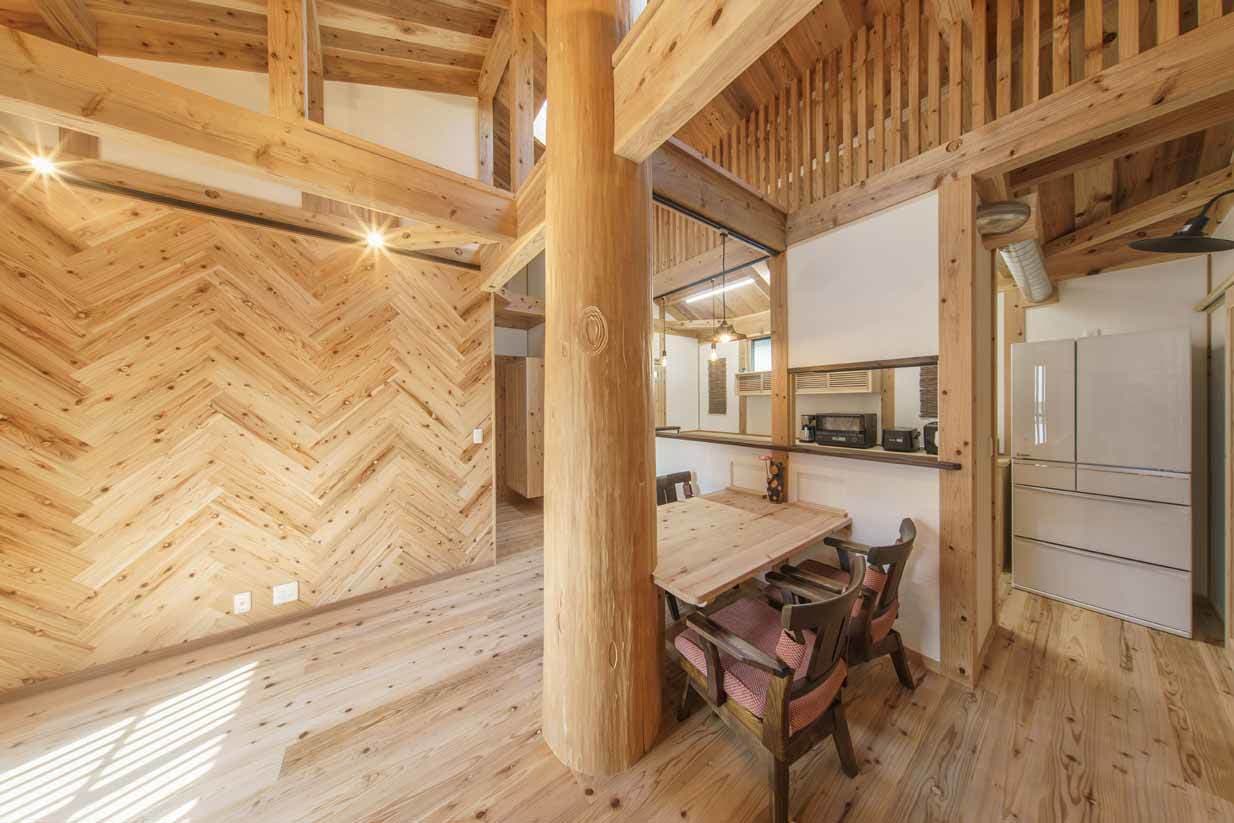 事例_リビング親父柱