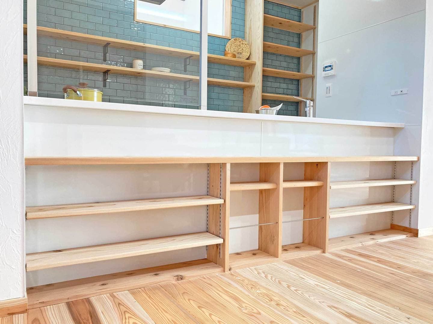 事例_リビング本棚