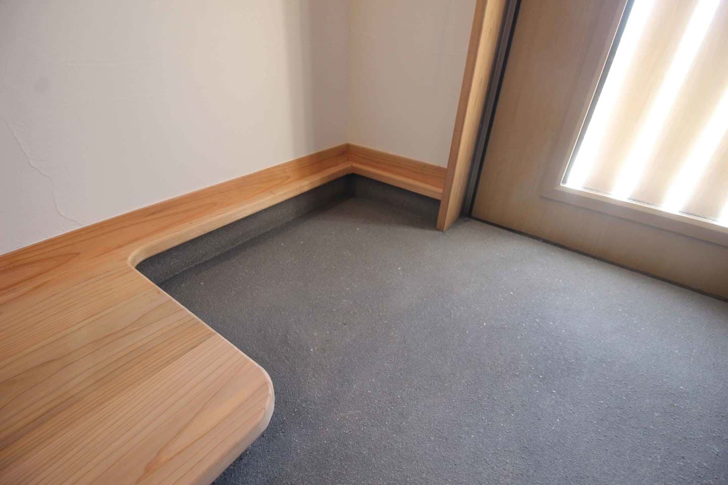 事例_玄関土間漆喰