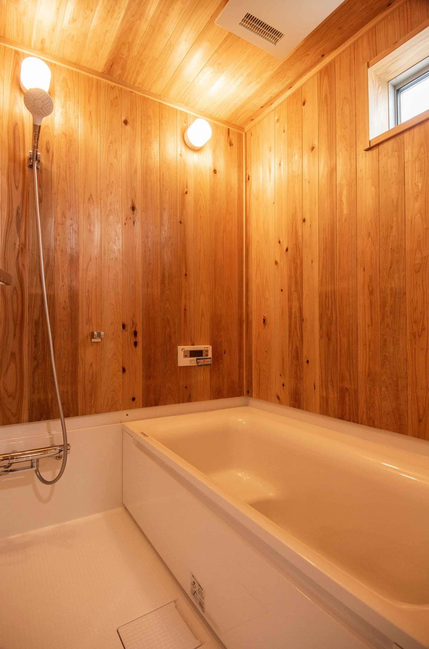 杉板壁のお風呂